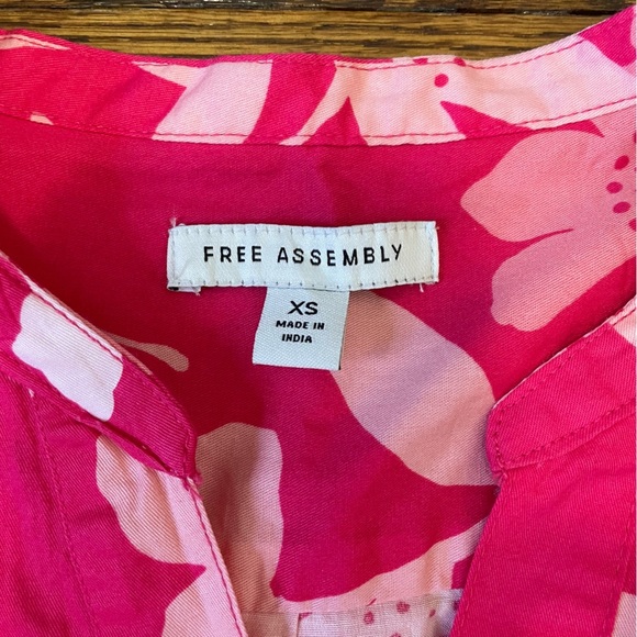 Free Assembly Pink V Neck Blouse-Springy! Size XS - Picture 4 of 8